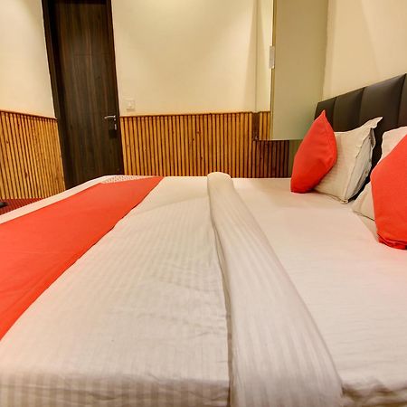 Hotel O Shri Sai Delhi Kültér fotó