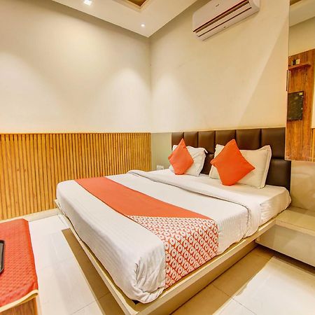 Hotel O Shri Sai Delhi Kültér fotó